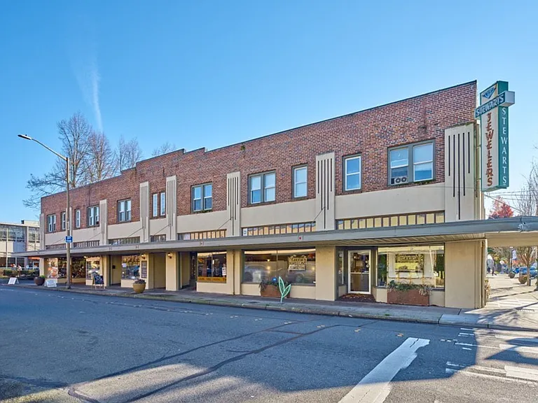 220 W Meeker St — Photo 1