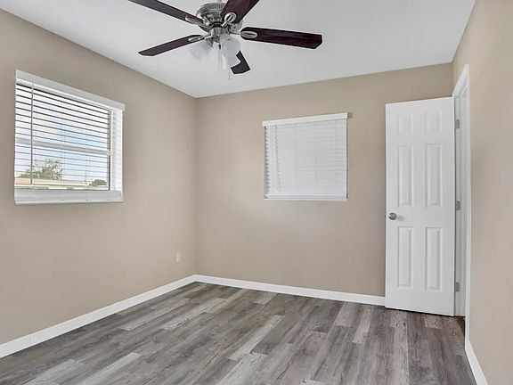 3rd image of 2613 N Beaumont Ave
