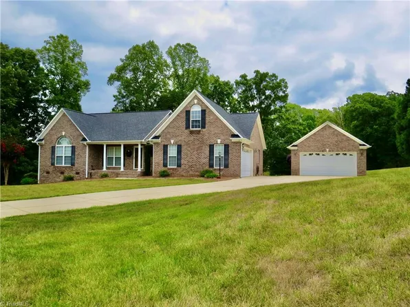 132 Feather Ridge Cir, Reidsville, NC 27320