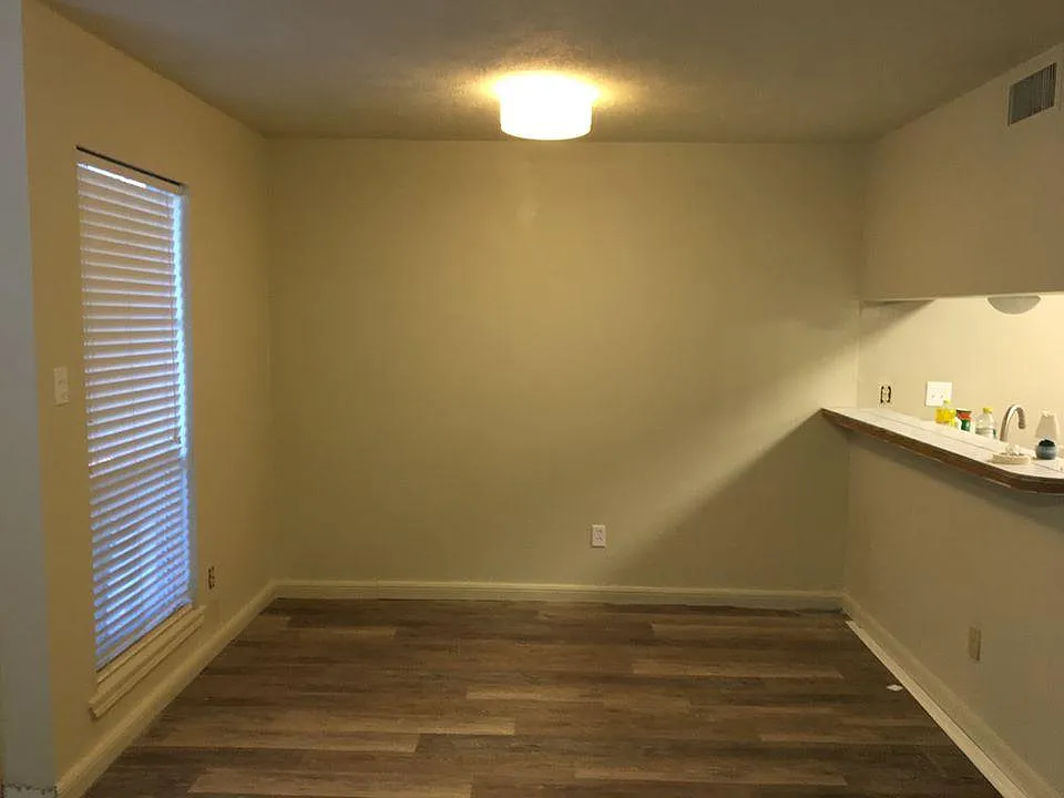 Building Photo - Marigny Cir