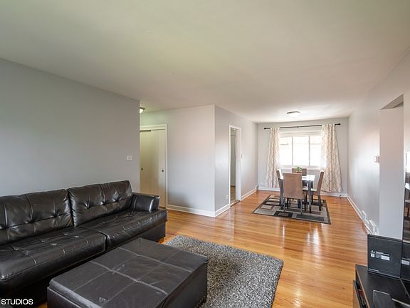 3rd image of 2465 W Balmoral Ave #2N