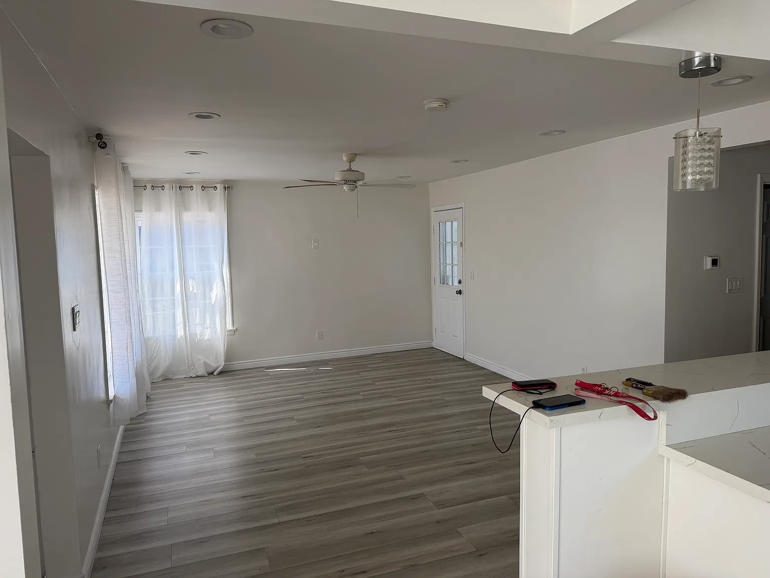 3 bed, 1281 sqft, $4,100 — Photo 4
