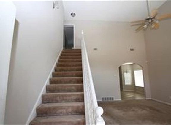 4th image of 386 Dirks Cairn Dr