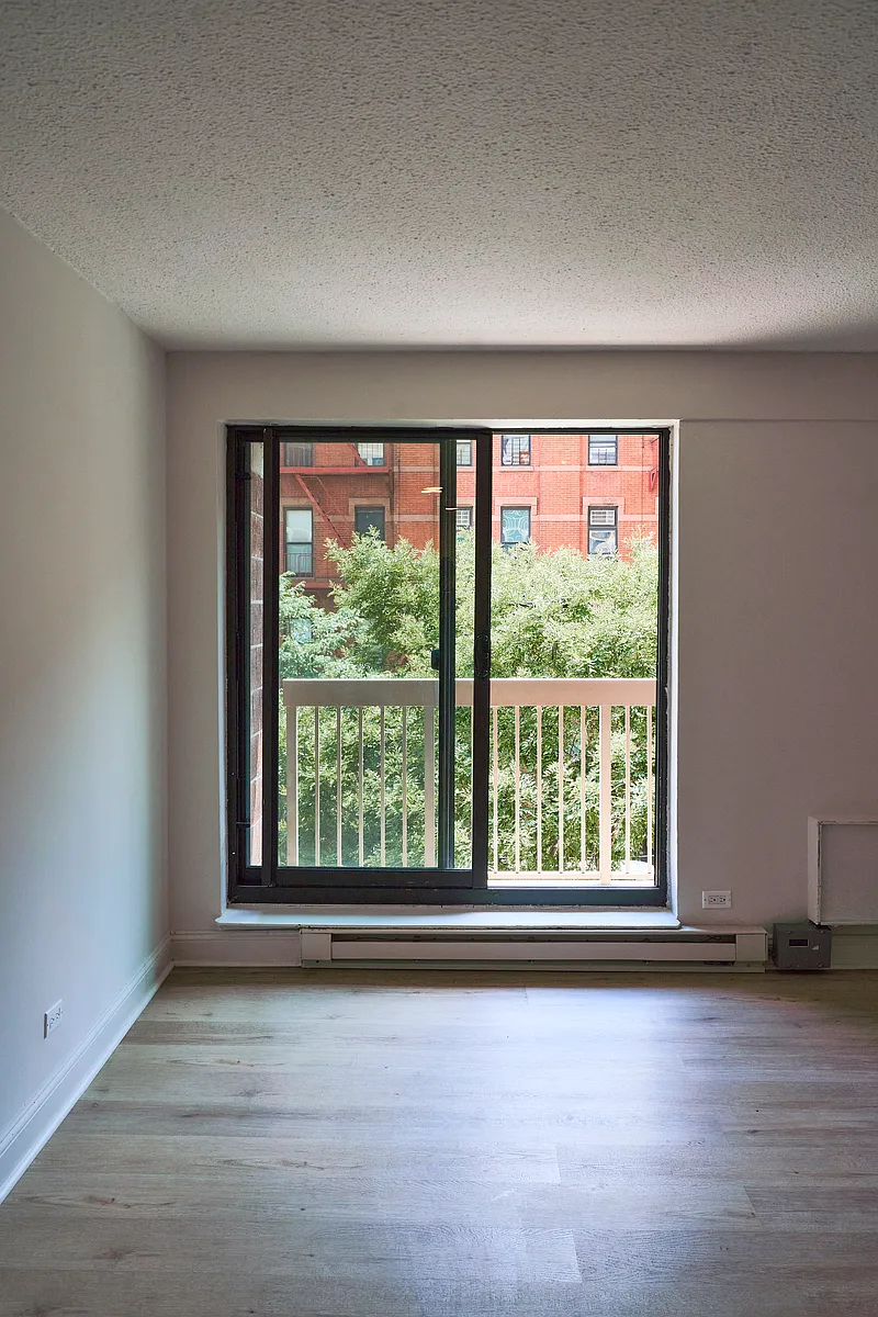 Building Photo - 1990 Lexington Ave #33B