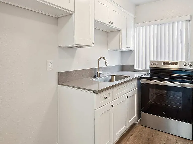 Fisher Court Apartments — Photo 21