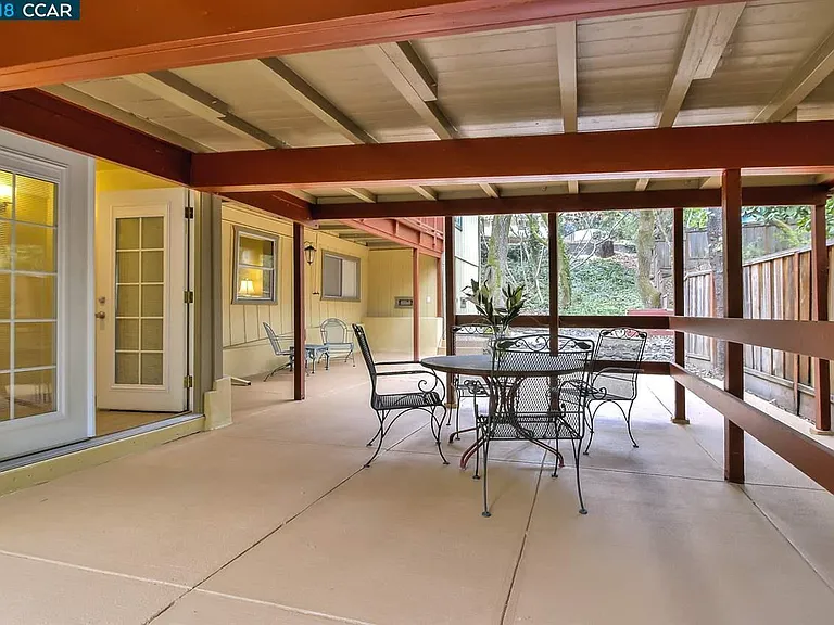 136 Moraga Way #B — Photo 3