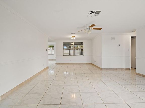 5th image of 8852 Candlewick Ln