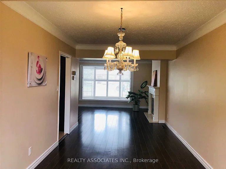32 Almond Ave — Photo 3