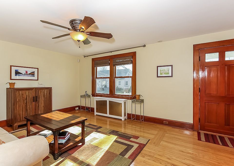 2nd image of 62 Hunyadi Ave