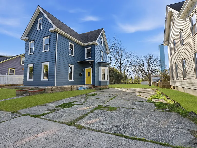 361 N Main St — Photo 3