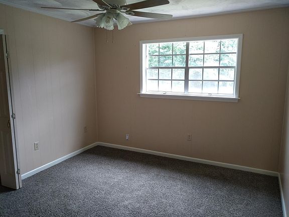 4th image of 205 Marilyn St