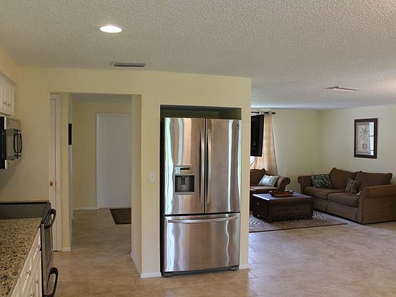 3rd image of 300 Ortega Pl