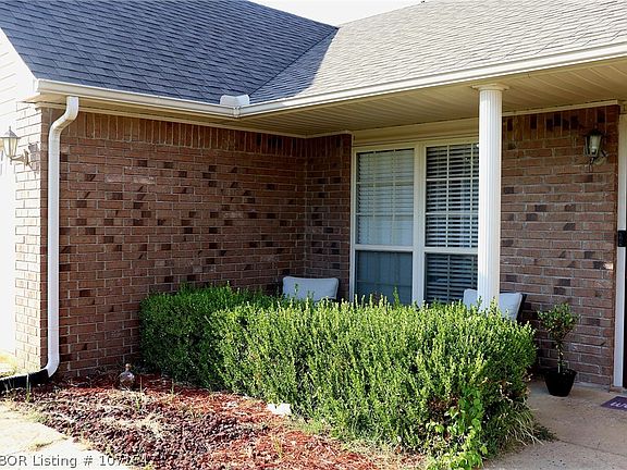 2nd image of 2614 Red Oak Dr