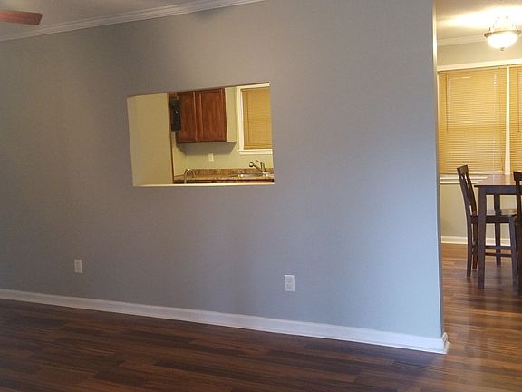 4th image of 82 Honeysuckle Dr