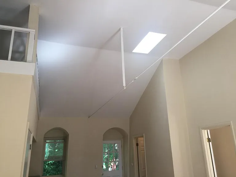 Living Room/Skylight/Vaulted Ceilings