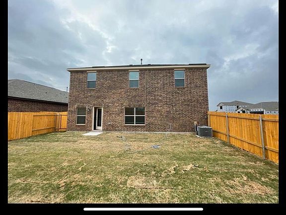 4th image of 424 Zimmet Dr