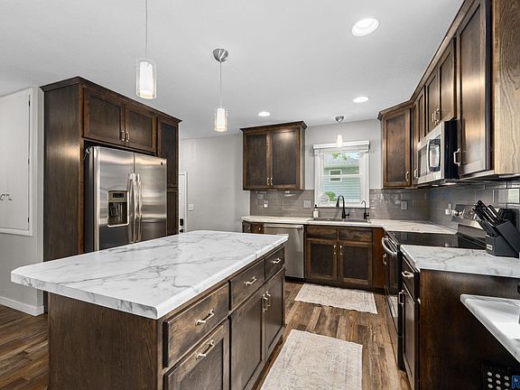 4th image of 2201 S Crestwood Rd
