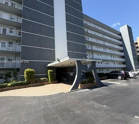 3rd image of 619 NE 14th Ave APT 403