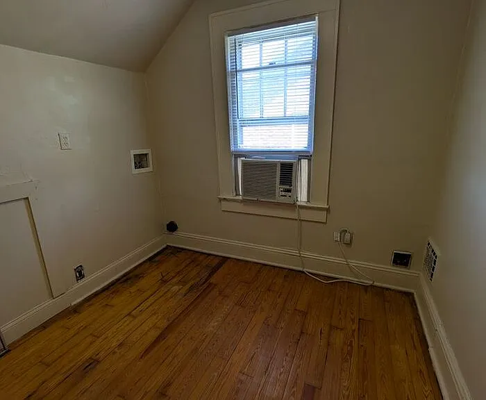549 2nd St NE #B — Photo 6