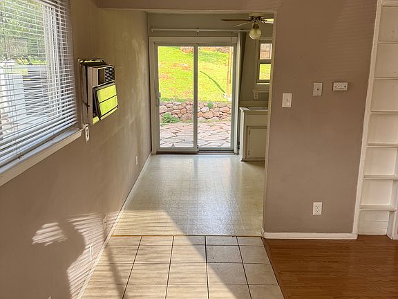 4th image of 270 Carriage Ln #270
