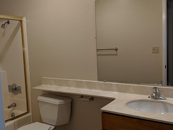 5th image of 402 Boardwalk Ave APT 12