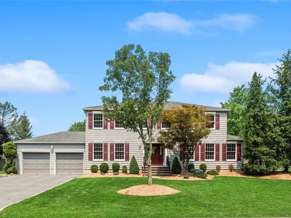 86 S Colonial Dr, Harrington Park, NJ 07640