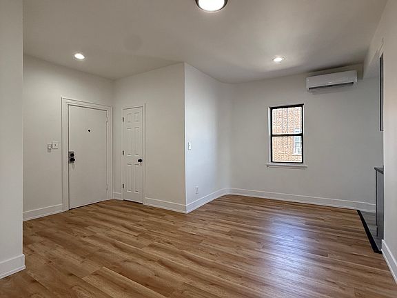 5th image of 4549 162nd St APT 2R