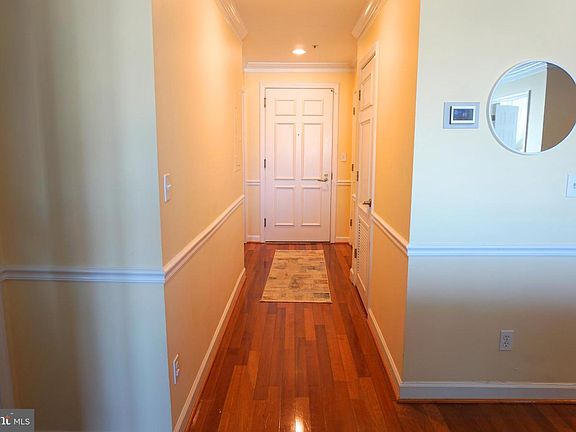 2nd image of 100 Harborview Dr Unit 611
