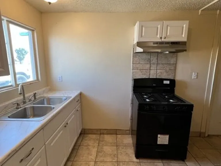 1092 E Hosking Rd — Photo 8
