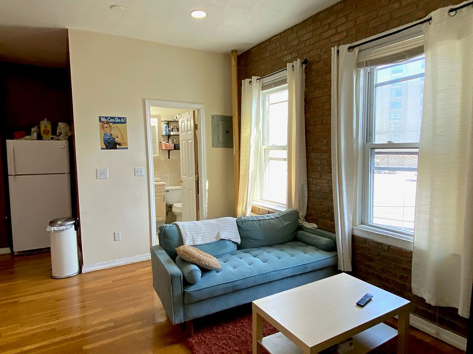1st image of 447 Park Dr #3
