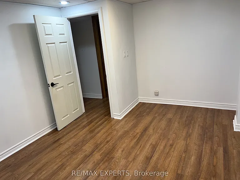 121 Jackman Cres — Photo 12