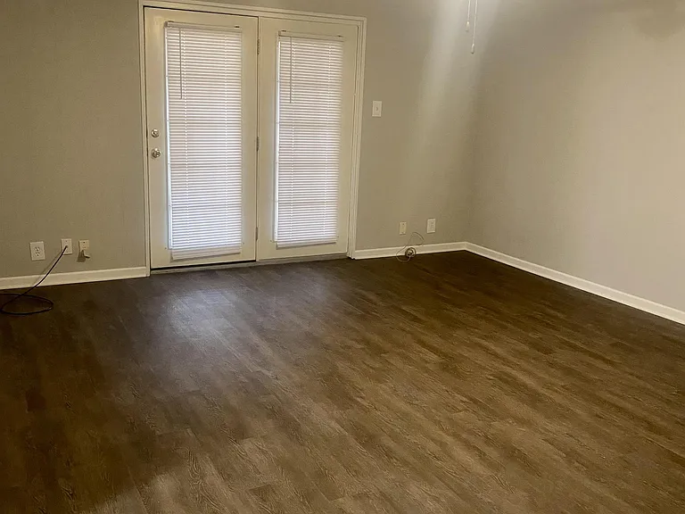 1504 Colorado St — Photo 6