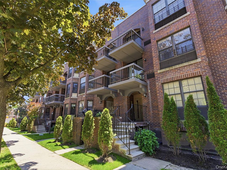 1st image of 16306 71st Avenue #1323