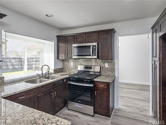 4th image of 13717 Stanford Ct