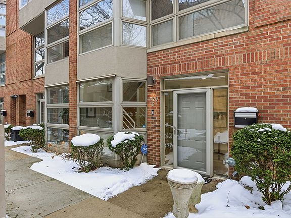 2nd image of 1920 N Maud Ave Unit D