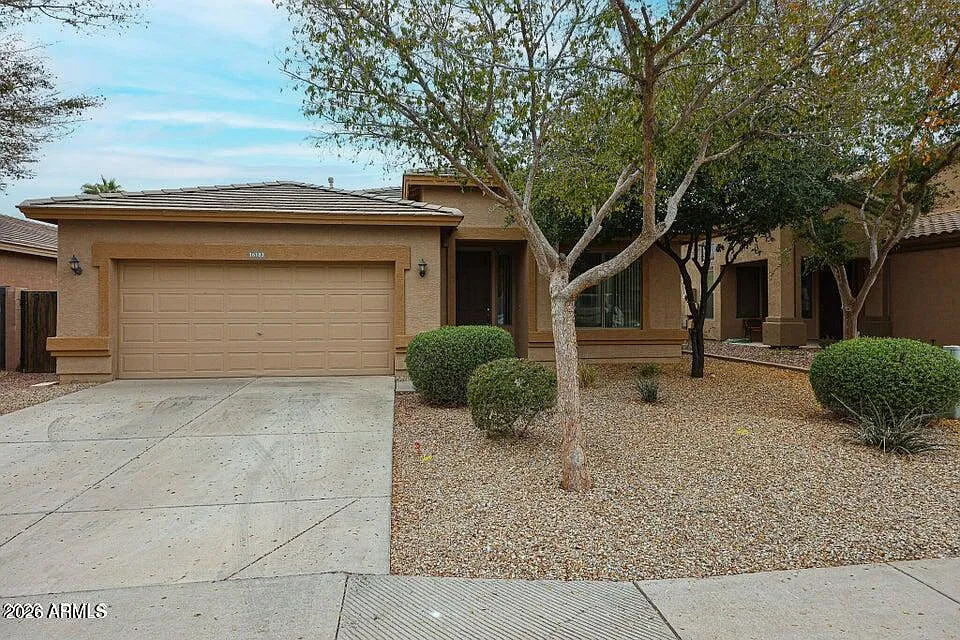 4 bed, 2.0 bath, 2011 sqft, $2,200 — Photo 2