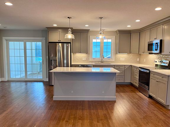 4th image of 11 Huckleberry Avenue #70