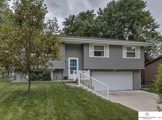 7783 Greenleaf Dr, La Vista, NE 68128