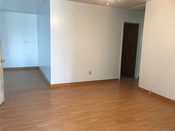 4th image of 1822 W Ash St