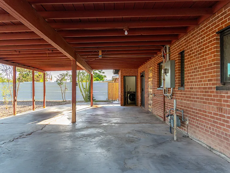 2043 E Oak St — Photo 16