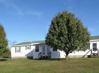 7523 Robins Rd, Hillsdale, MI 49242