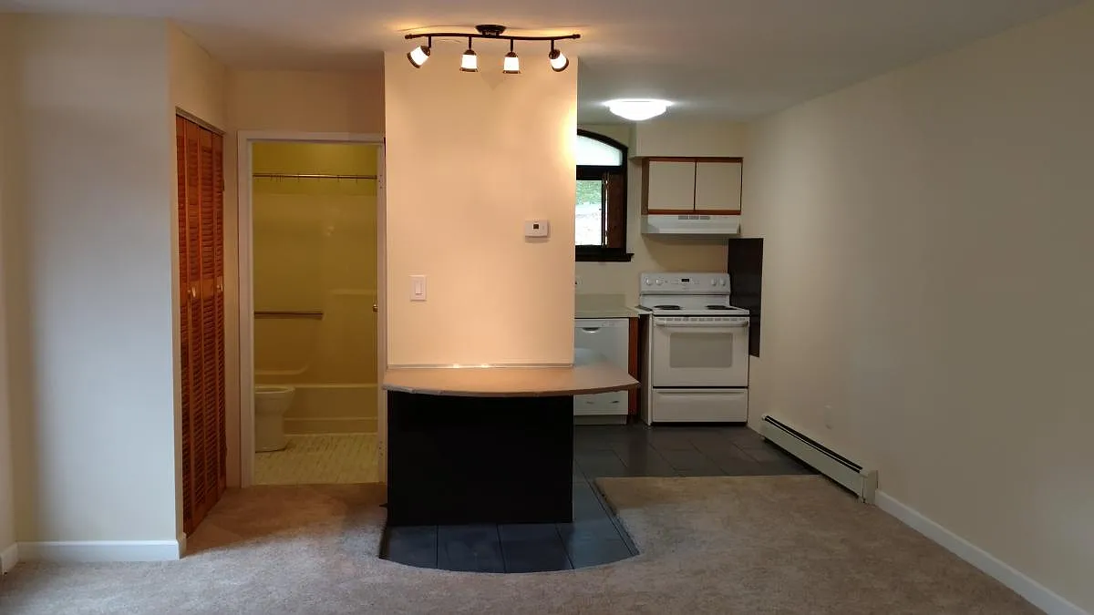 Building Photo - 1 Beecher Ln #C5