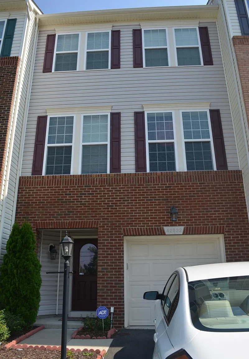 42632 Melville Terrace — Photo 2