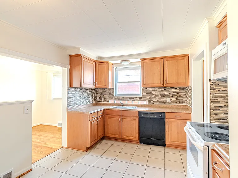 23000 Alger St — Photo 5
