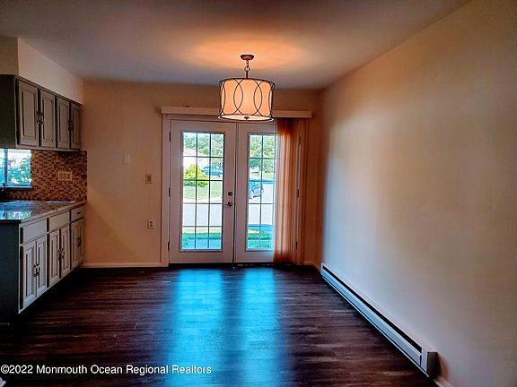 4th image of 837A Liverpool Cir
