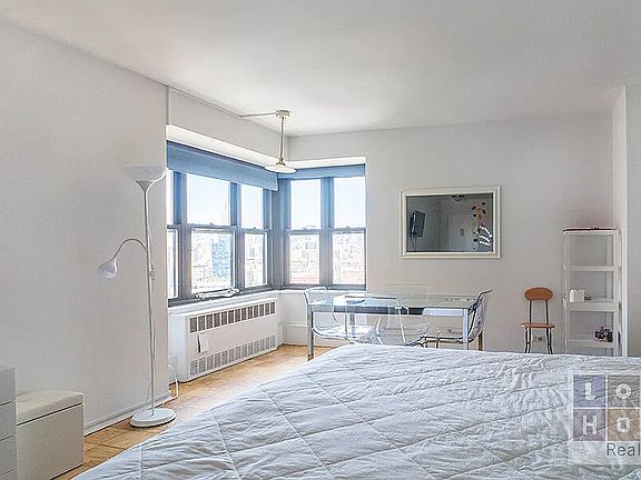 2nd image of 212 Broadway APT G1402