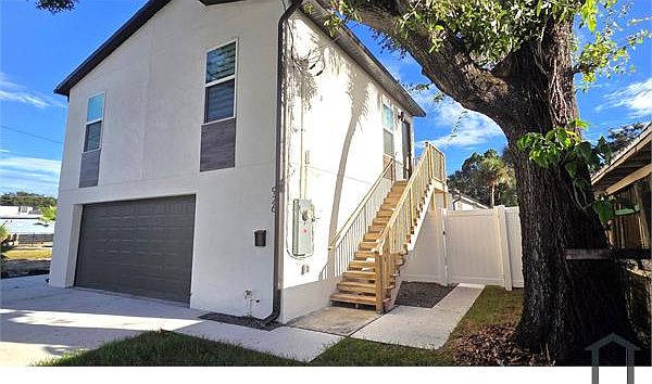 1st image of 926 12th Ave N