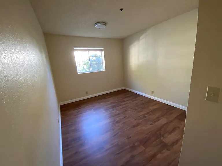 1045 Southwood Dr #I — Photo 8