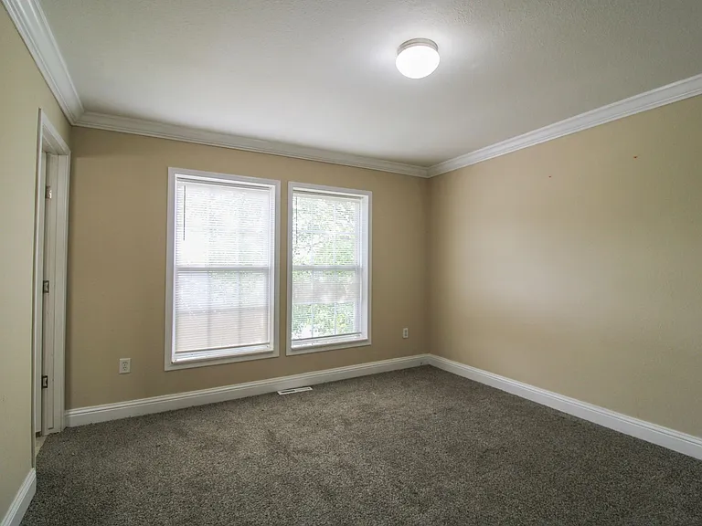126 Meadows Ln — Photo 13