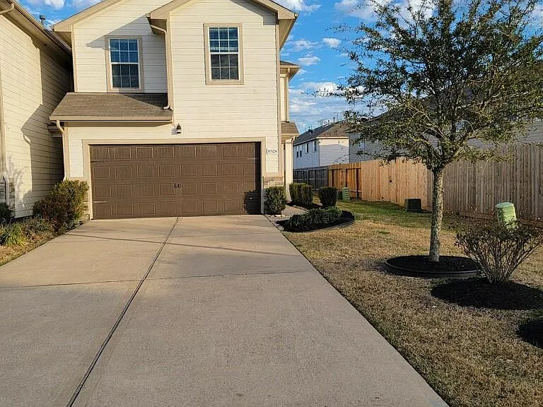 11528 Champions Green Dr — Photo 1